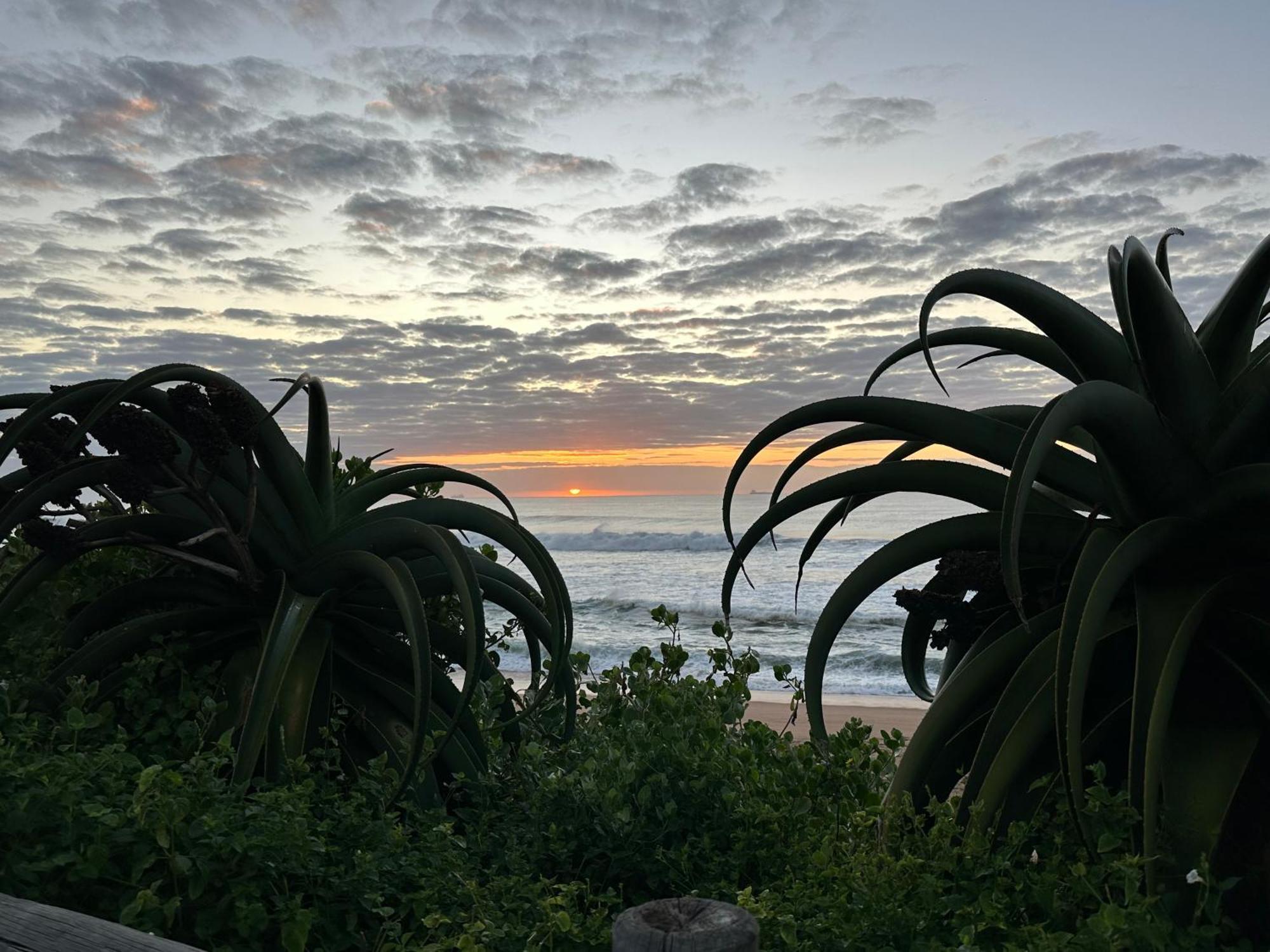 Umdloti Holiday Resort Apartment 514 - Amazing Breaker & Ocean Views エクステリア 写真